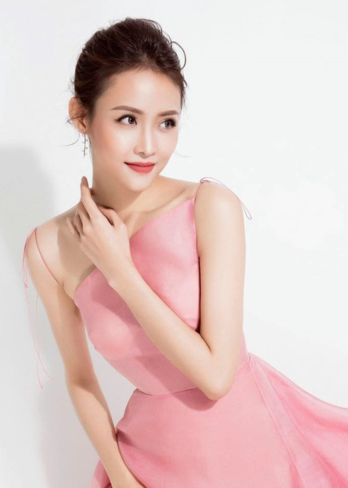 Năm 2013, Trương Mỹ Nhân trở thành "gà cưng" của Vũ Khắc Tiệp. Năm 2016, cô quyết định rời khỏi công ty người mẫu của ông bầu để tập trung học tập. Ảnh: FBNV.