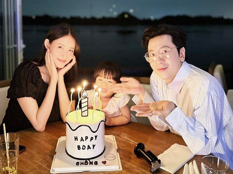 Năm 2018, Trương Mỹ Nhân gặp và yêu Phí Ngọc Hưng. Năm 2020, cô sinh con gái đầu lòng Bona. Hiện tại, Trương Mỹ Nhân mang bầu lần 2. Ảnh: FBNV.