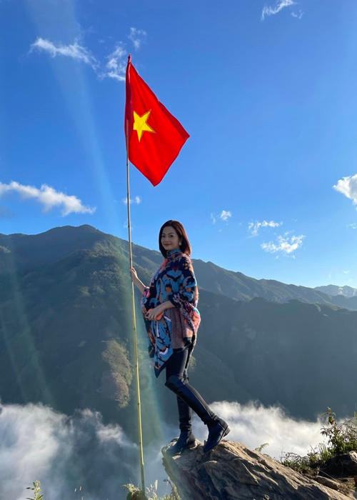 Kiều Anh vẫn trẻ trung, gợi cảm ở tuổi 42.