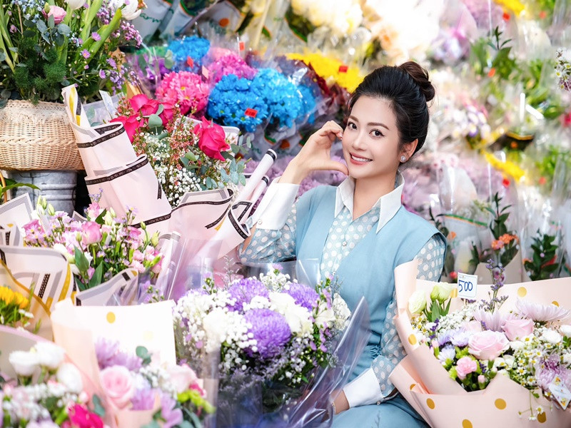 Nhung của Phía trước là bầu trời chia sẻ trên Vietnamnet về bí quyết giữ vóc dáng: "Bản thân là một diễn viên múa, cho nên khi không có thời gian tập gym, tôi vẫn tự tập múa, cứ có thời gian là tôi tự múa ở nhà. Có thể là do tôi biết cách vận động sao cho hợp lý, cộng thêm may mắn tôi không dễ béo cũng không dễ gầy, cân nặng duy trì ổn định, cho nên dễ dàng duy trì được vóc dáng".