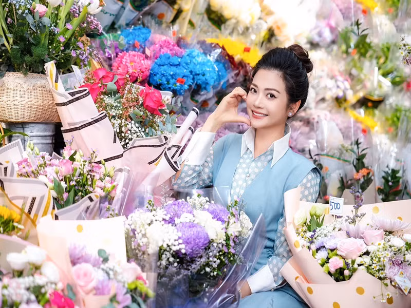 Nhung của Phía trước là bầu trời chia sẻ trên Vietnamnet về bí quyết giữ vóc dáng: "Bản thân là một diễn viên múa, cho nên khi không có thời gian tập gym, tôi vẫn tự tập múa, cứ có thời gian là tôi tự múa ở nhà. Có thể là do tôi biết cách vận động sao cho hợp lý, cộng thêm may mắn tôi không dễ béo cũng không dễ gầy, cân nặng duy trì ổn định, cho nên dễ dàng duy trì được vóc dáng".