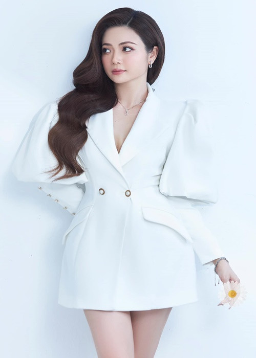 Năm 2021, trong cuộc phỏng vấn với Tiền Phong, Kiều Anh cho hay: "Tôi sẽ vui hơn khi được hỏi về chuyện phim ảnh, nghệ thuật, công việc, còn chuyện tình cảm hay con cái thì muốn giữ riêng cho mình".