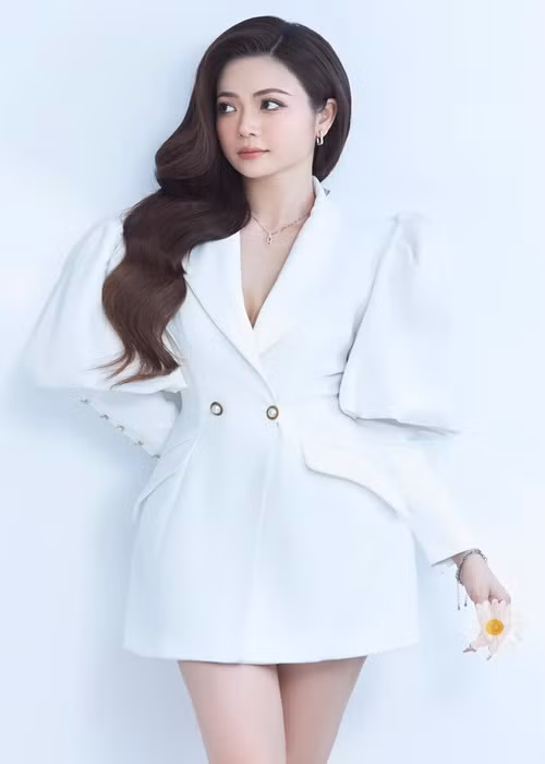 Năm 2021, trong cuộc phỏng vấn với Tiền Phong, Kiều Anh cho hay: "Tôi sẽ vui hơn khi được hỏi về chuyện phim ảnh, nghệ thuật, công việc, còn chuyện tình cảm hay con cái thì muốn giữ riêng cho mình".