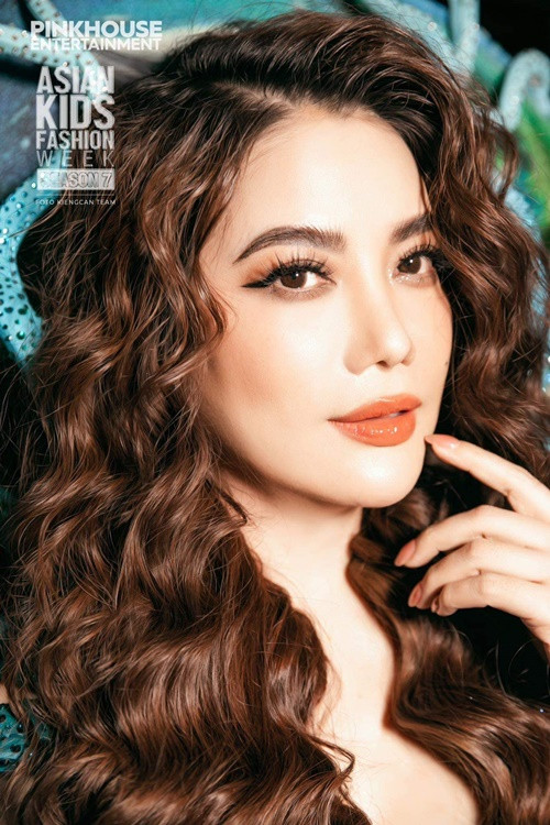 Ở tuổi 48, Trương Ngọc Ánh vẫn trẻ trung, gợi cảm.