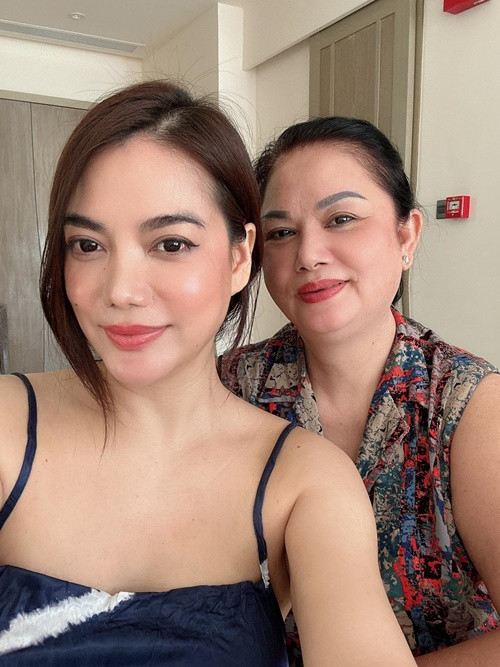 Trương Ngọc Ánh luôn bé bỏng trong mắt mẹ ruột.