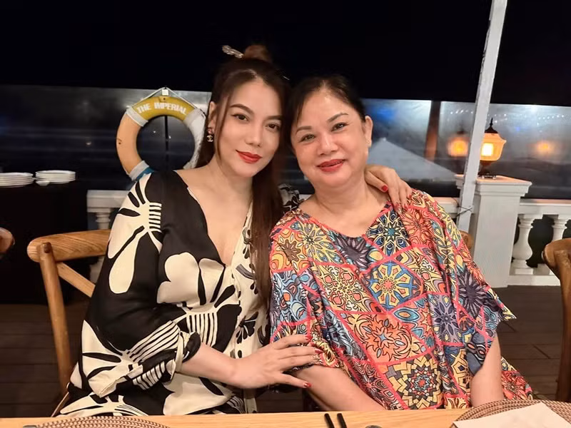 Bà Minh Phương - mẹ ruột của Trương Ngọc Ánh sinh năm 1958, từng là hoa khôi Hà thành.