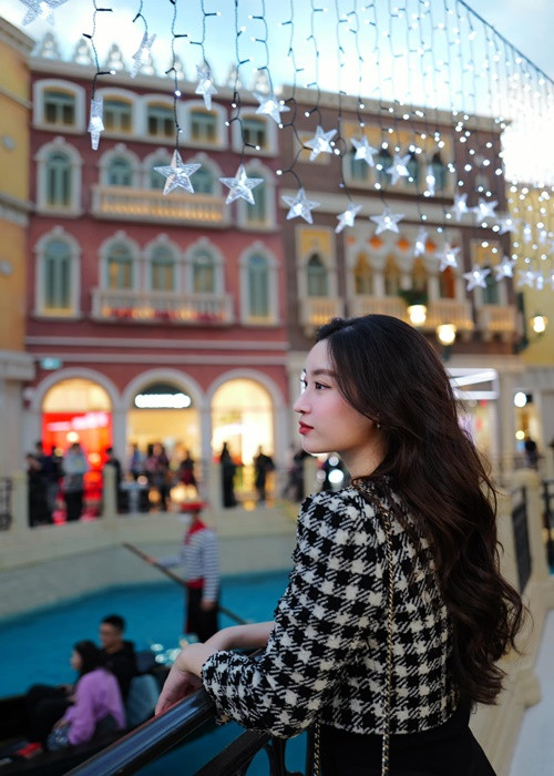 Trước đây, Mỹ Linh chỉ phụ công việc nhỏ vào ngày Tết một phần do mẹ ruột kỹ tính.