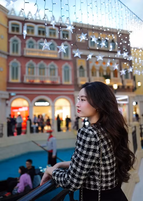 Trước đây, Mỹ Linh chỉ phụ công việc nhỏ vào ngày Tết một phần do mẹ ruột kỹ tính.