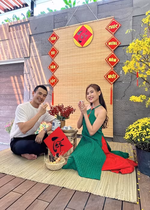 Thúy Diễm chia sẻ trên Saostar, Tết đầu tiên làm dâu, cô được Lương Thế Thành đưa về quê chồng ở Tiền Giang để ra mắt bà con.