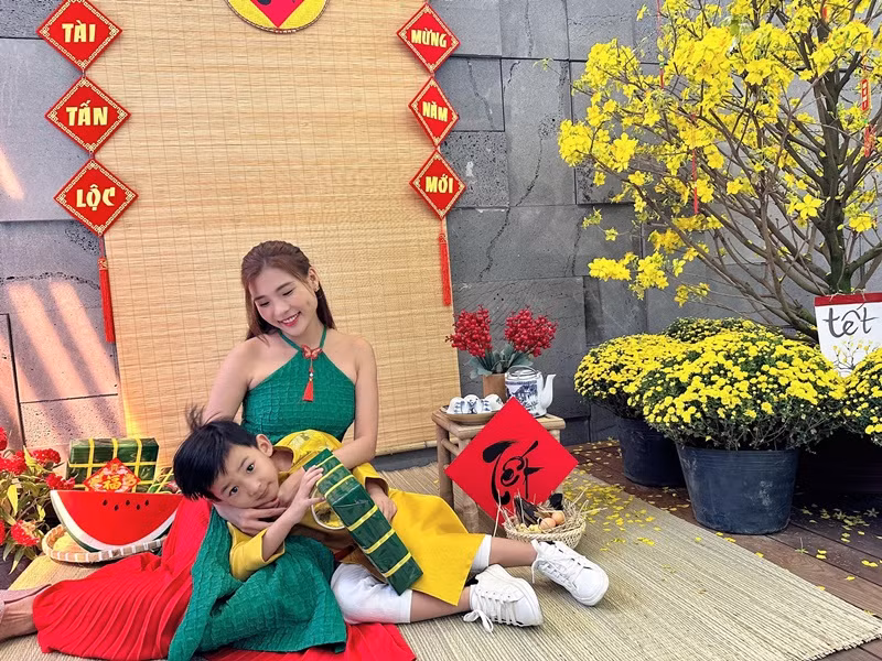 Thúy Diễm sẽ đảm nhận công việc lau dọn, bày trí hoặc một số chuyện lặt vặt.