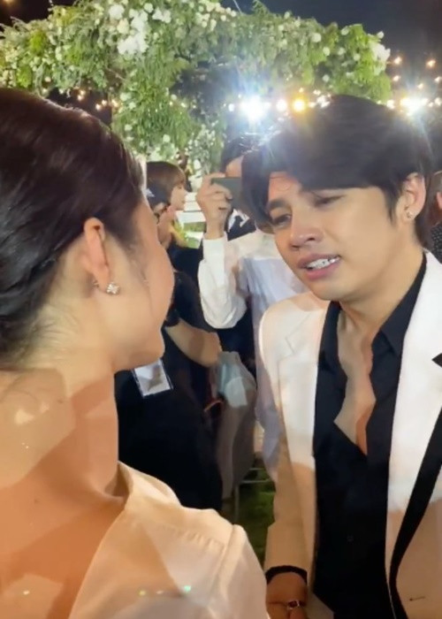 Trong đám cưới của Đông Nhi, Noo Phước Thịnh khóc nức nở. Anh nhắn nhủ cô bạn thân phải thực sự hạnh phúc. Ảnh: Dân Việt.