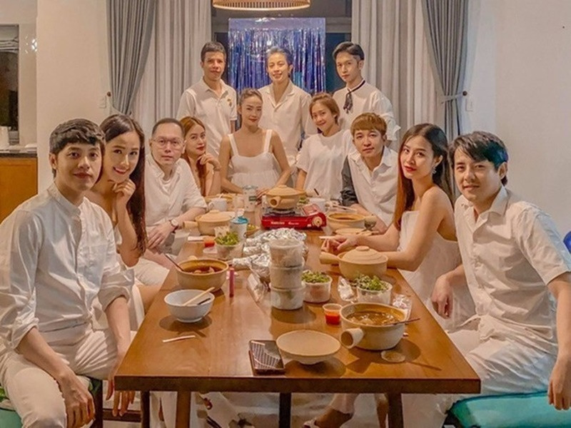 Nhóm Gia đình văn hóa của Đông Nhi có thêm nhiều thành viên mới như Mai Phương Thúy, Hoàng Thùy Linh, Gil Lê, Khả Ngân, Phạm Quỳnh Anh, Minh Hằng. Ảnh: FBNV.