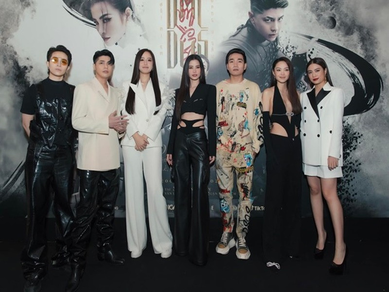 Nhóm Gia đình văn hóa thường xuyên tụ tập ăn uống, đi du lịch. Theo Đông Nhi, chỉ cần có cái cớ thì cuộc vui nào cũng sẽ có thể diễn ra với Gia đình văn hóa. Ảnh: FBNV.