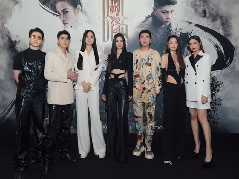 Nhóm Gia đình văn hóa thường xuyên tụ tập ăn uống, đi du lịch. Theo Đông Nhi, chỉ cần có cái cớ thì cuộc vui nào cũng sẽ có thể diễn ra với Gia đình văn hóa. Ảnh: FBNV.