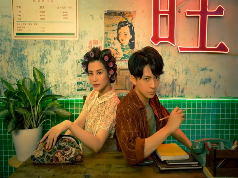 “Với Huy, đây là lúc Huy thấy Nhi đẹp nhất viên mãn nhất từ khi quen biết nhau. Trong dự án đầu tư nhất của Huy năm nay Huy muốn lưu giữ hình ảnh ấy lại và đã mạn phép mời cô nàng tham gia. Thật tuyệt vời dù đang mang thai 7 tháng, Nhi vẫn đồng ý. Tạo hình cũng rất cưng và ấn tượng phải không cả nhà. Cảm ơn bạn lần nữa, mãi bên nhau bạn nhé”, Ngô Kiến Huy nhắn nhủ Đông Nhi. Ảnh: Công Lý.