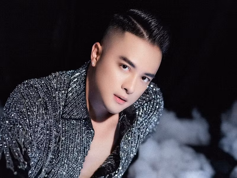 Sau khi chia tay, nam ca sĩ cảm thấy rất đau khổ và phải mất nhiều năm sau mới có thể yêu được người khác.