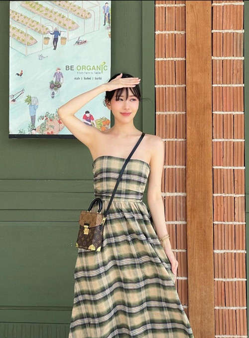 Min có chiều cao 1m65, nặng 53 kg.