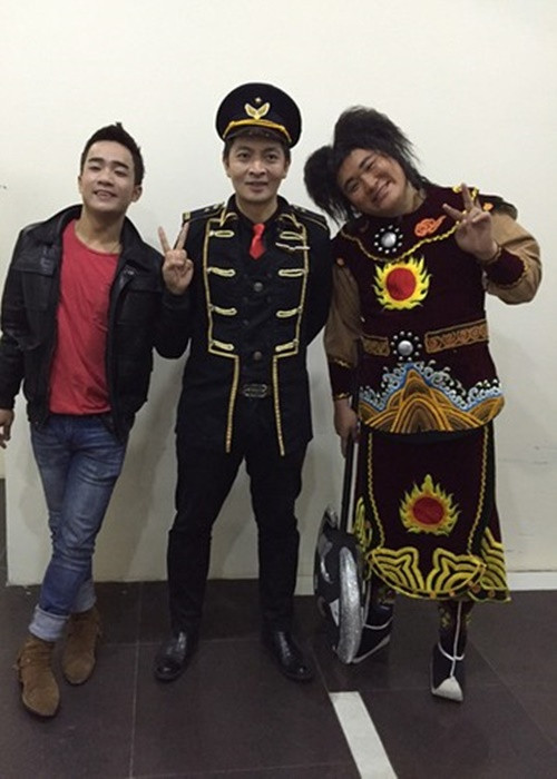 Theo Vietnamnet, Quân Anh thi đỗ vào trường Sân khấu điện ảnh. Sau khi ra trường, anh được nhận về Nhà hát Tuổi trẻ, thuộc đoàn kịch Hình thể của NSND Lan Hương. Ảnh: Thể Thao Văn Hoá.