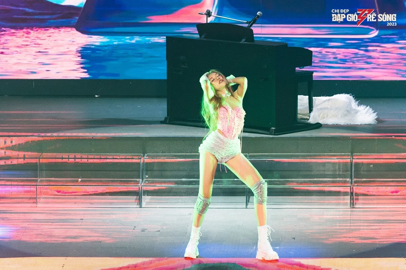 Nữ ca sĩ có khả năng vũ đạo tốt. Ảnh: Fanpage.