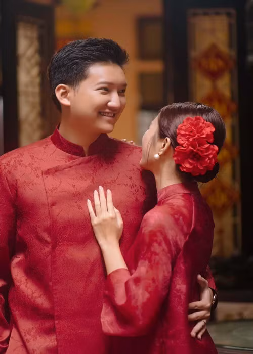 Chồng sắp cưới của Ngọc Huyền được nhận xét điển trai. Ảnh: FBNV.