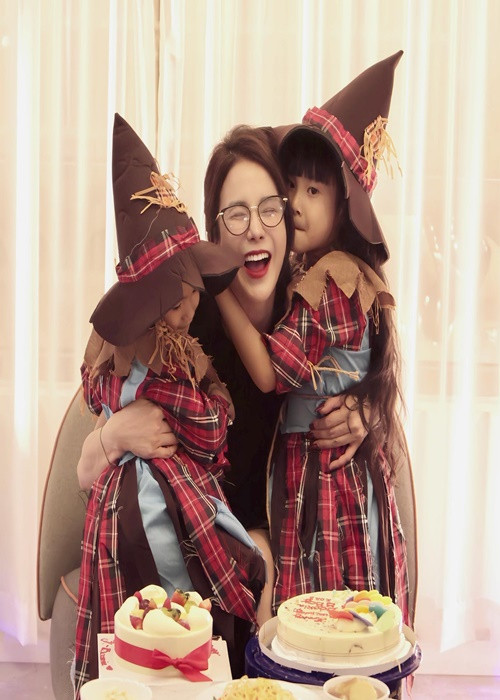 Diệp Lâm Anh hiện tại tập trung chăm sóc con, livestream bán hàng, tham gia show Chị đẹp đạp gió rẽ sóng. Ảnh: Instagram.