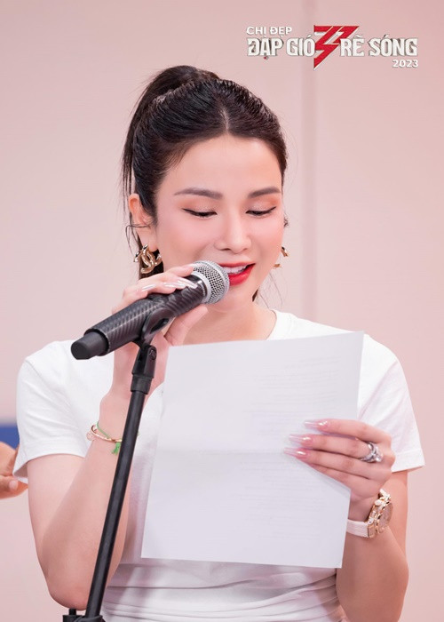 “Phản bội, mình có thể tha thứ được nhiều lần. Vì khi có con, bản thân mình không suy nghĩ quá nhiều về cảm xúc cá nhân. Mình chỉ nghĩ, sau câu chuyện đấy thì con mình sẽ như thế nào”, cô nói. Ảnh: Chị đẹp đạp gió rẽ sóng.