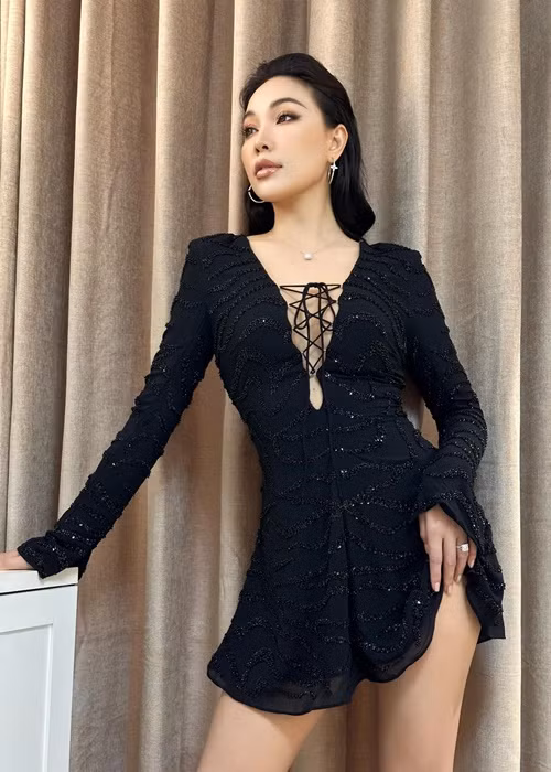 Ồn ào giữa Quỳnh Thư và chồng cũ Diệp Lâm Anh rộ lên từ tháng 10/2021. Đối mặt với những đồn đoán tình cảm, Quỳnh Thư nói: "Với tôi, trên một trận đấu tình trường, người nào không được yêu thì là người thứ ba. Quỳnh Thư xin được giữ kín về chuyện có hay không có người yêu ở thời điểm hiện tại vì trước giờ tôi không chia sẻ điều này trước công chúng". Phía Nghiêm Đức khẳng định, anh và Quỳnh Thư chỉ là bạn. Ảnh: FBNV.