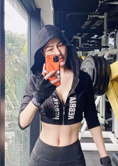 Cô tập gym ít nhất bốn buổi trong một tuần. Còn trước khi thi Hoa hậu Hoàn vũ Việt Nam 2023, cô tập gym 3-4 tiếng mỗi ngày. Ảnh: FBNV.