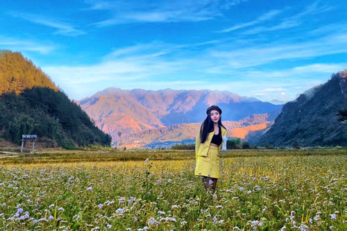 Người dân bản Lướt cho biết, suối khoáng nóng Ngọc Chiến có nhiều tác dụng đối với sức khỏe, có thể chữa được một số bệnh ngoài da, bệnh thấp khớp, tim mạch... Thông thường, gia đình nhỏ sẽ cắm trại tại các điểm đến, tuy nhiên tới Sơn La vào dịp Tết Dương lịch, lo ngại thời tiết lạnh, chị My thuê homestay để đảm bảo sức khỏe cho gia đình.