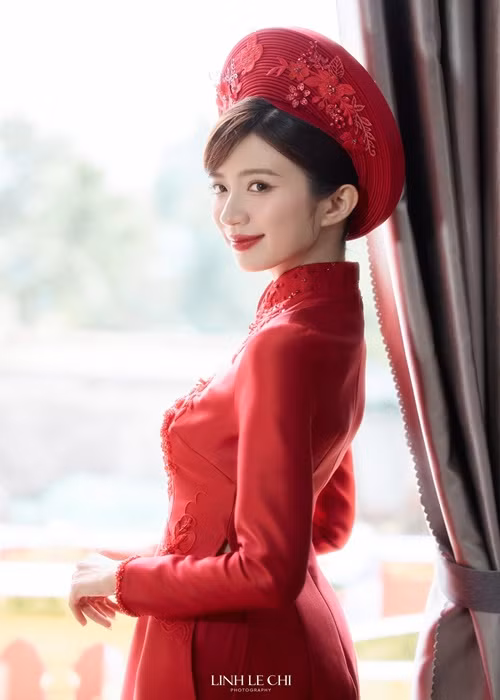 Ngọc Huyền lên xe hoa ở tuổi 25.