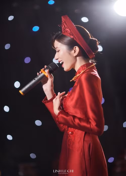 Nữ diễn viên phim Thương ngày nắng về hát ca khúc Gió đánh đò đưa.