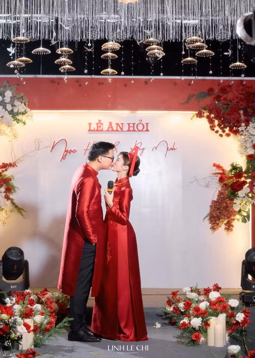 Đôi uyên ương có nhiều khoảnh khắc tình tứ.