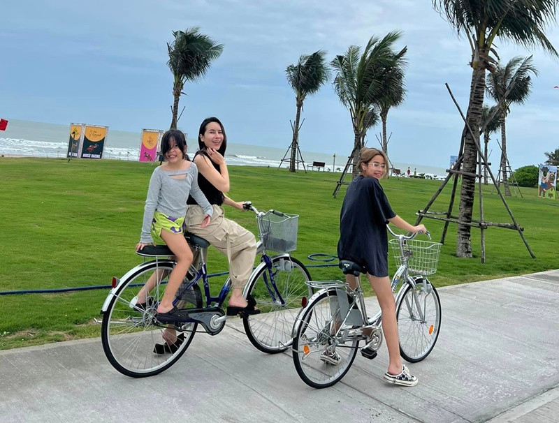 Khi được hỏi về Hồ Hoài Anh, Lưu Hương Giang chia sẻ, cả hai luôn ứng xử văn minh và vẫn cùng nhau chăm sóc con cái.