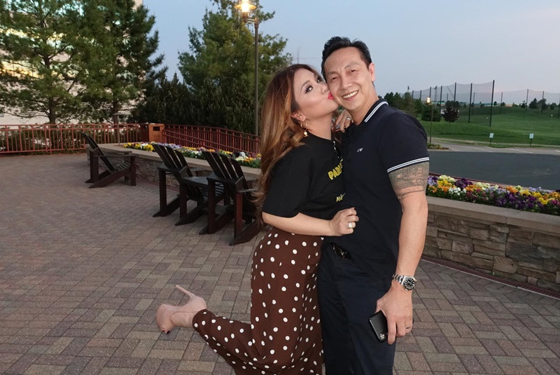 Cặp đôi tận hưởng cuộc sống hôn nhân hạnh phúc không vướng bận chuyện con cái.