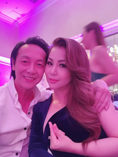 Nữ ca sĩ thoải mái ăn mặc gợi cảm vì chồng không bao giờ ghen.