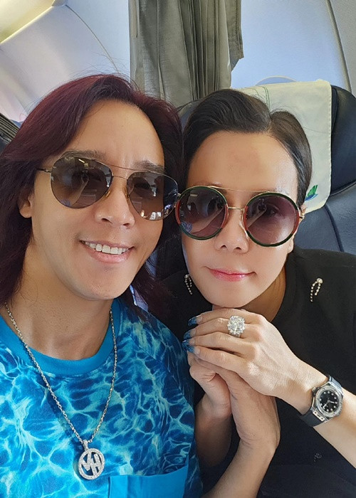 Hoài Phương tặng cho vợ con biệt thự khi cả gia đình quyết định ở Việt Nam sinh sống sau nhiều năm định cư ở Mỹ.