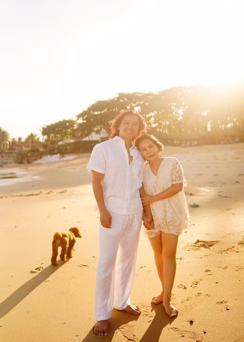 Theo Arttimes, căn nhà của vợ chồng Việt Hương 240 tỷ, có diện tích khoảng 1.500m2, 3 tầng, 1 hầm để xe và sân thượng cùng hồ bơi.