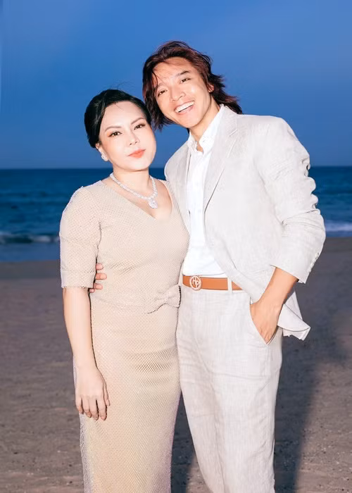 “Mong là em tiếp tục chấp nhận con người vô tâm, hay quên này và tiếp tục nắm tay anh đến cuối cuộc đời”, anh nhắn nhủ vợ.