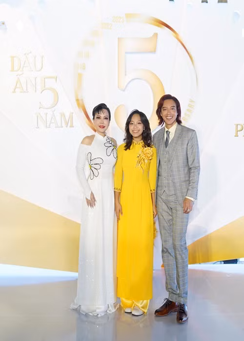 Anh còn nhớ kỹ từng sở thích của vợ và mỗi lần đi ăn đều gọi cho vợ những món ăn ưng ý.