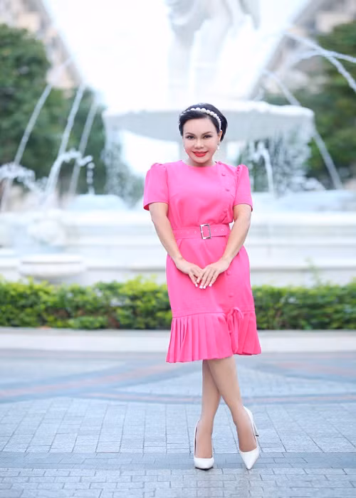 Việt Hương thừa nhận cô cười có duyên, lanh lẹ chứ không xinh.