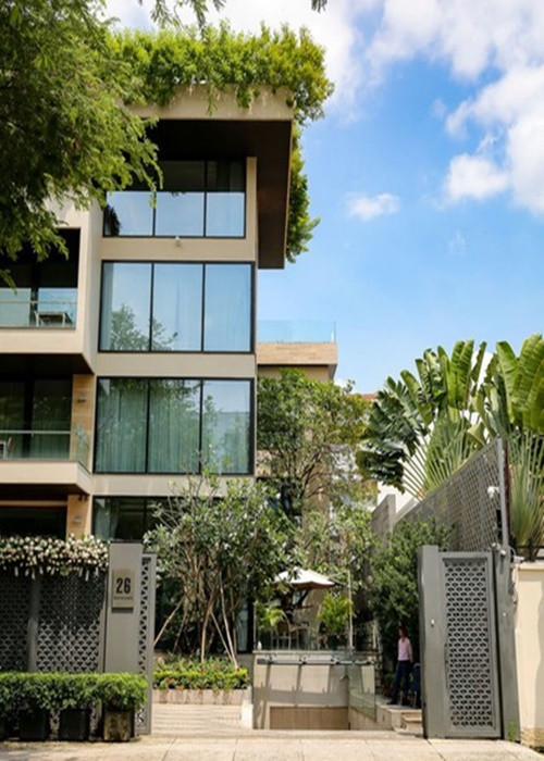 Có vẻ như Thu Thảo định tu sửa lại biệt thự. Ảnh: Vietnamnet.