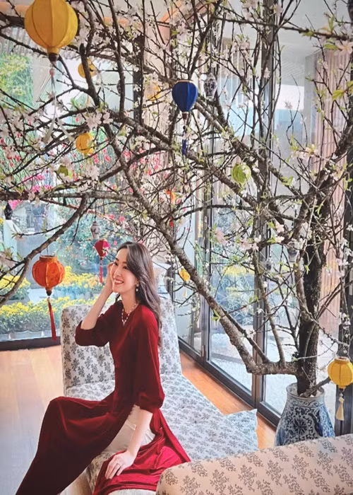 Sau khi kết hôn, Thu Thảo sống ở biệt thự tại Quận 1 (TP HCM) cùng doanh nhân Trung Tín. Ảnh: FBNV.