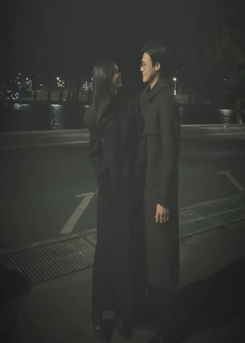 Quỳnh Lương và bạn trai công khai những khoảnh khắc tình tứ bên nhau. Ảnh: FBNV.