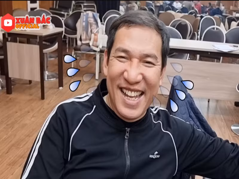 Thấy Quang Thắng được các đồng nghiệp khen ngợi tài nấu ăn, Xuân Bắc trêu đùa đồng nghiệp: "Anh Thắng ơi em hỏi thật: Do anh được khen nên mũi nở hay nó to thế sẵn rồi?". Quang Thắng chỉ biết cười trừ trước lời trêu chọc của Xuân Bắc.