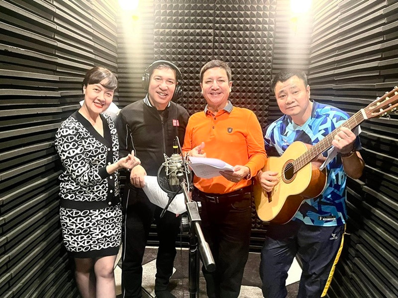 Dàn nghệ sĩ đóng Táo quân 2024 còn có Vân Dung và Chí Trung.