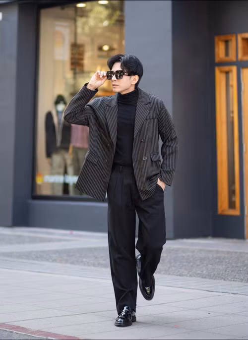 Hiện tại dù đã có khối tài sản 'khủng' trong tay nhưng nam ca sĩ vẫn miệt mài chạy show ở cả nước ngoài và Việt Nam.