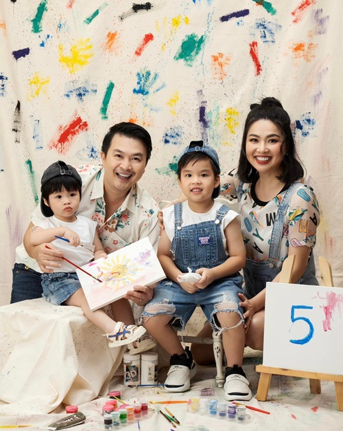 Dù nhỏ tuổi, hai con trai của Lê Khánh đã đóng quảng cáo.