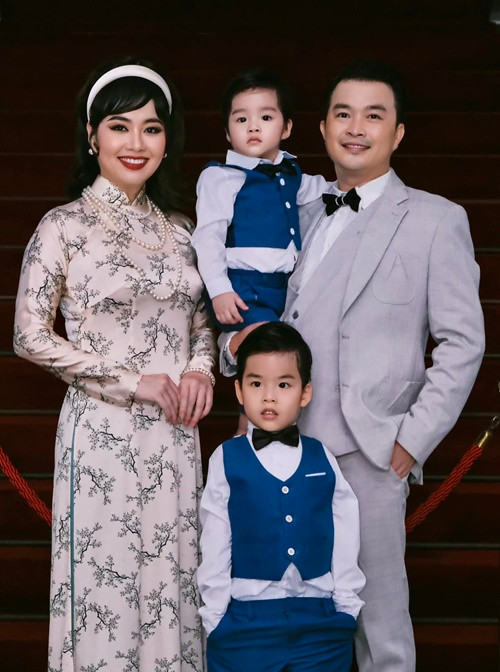 Tuấn Khải cho rằng: "Đàn ông là trụ cột của gia đình, phải lo mọi thứ. Nói trách nhiệm thì hơi nặng nề, bởi đó là điều mình phải làm. Tôi không cảm thấy đó là sự hy sinh, đặt biệt là làm nhiều điều vì người phụ nữ mình yêu thương nên tôi vô cùng hạnh phúc".