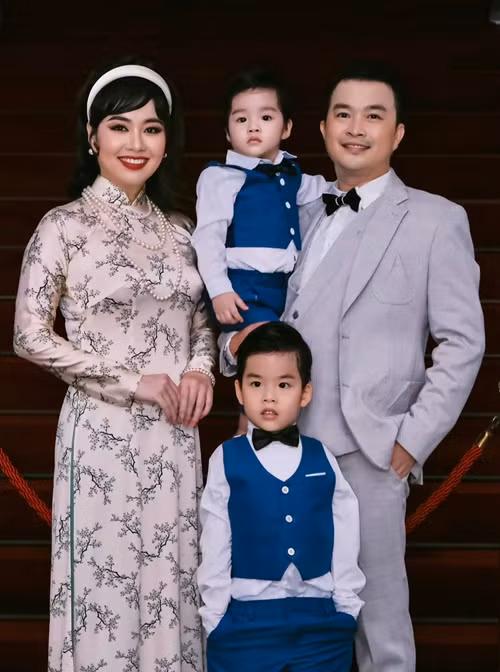 Tuấn Khải cho rằng: "Đàn ông là trụ cột của gia đình, phải lo mọi thứ. Nói trách nhiệm thì hơi nặng nề, bởi đó là điều mình phải làm. Tôi không cảm thấy đó là sự hy sinh, đặt biệt là làm nhiều điều vì người phụ nữ mình yêu thương nên tôi vô cùng hạnh phúc".