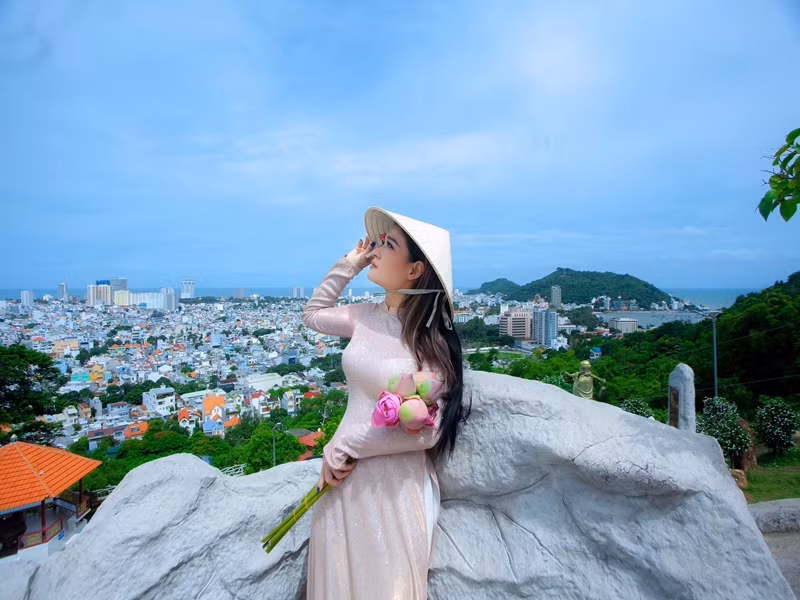 Nữ diễn viên từng gặp nhiều biến cố trong cuộc sống.